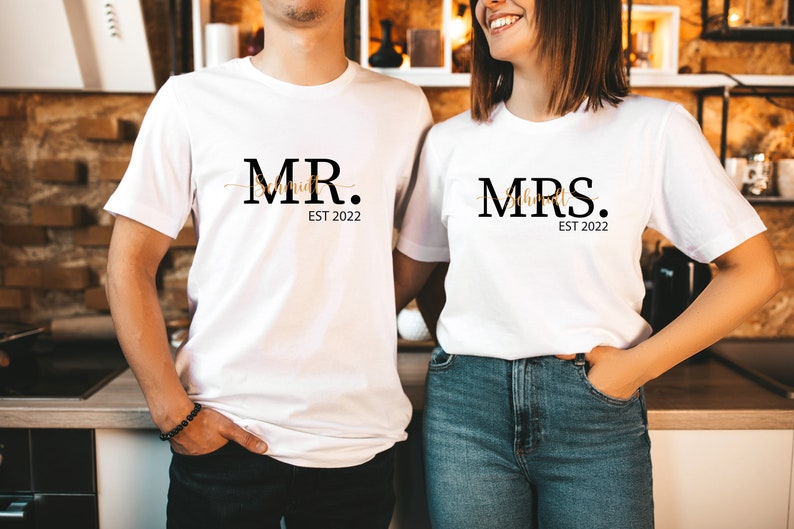 T-Shirt personalisiert T-Shirt mit MRS. oder MR. T-Shirt mit Namen T-Shirt mit Spruch T-Shirt Unisex PAAR Bild 1