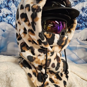 Animal Spots on Beige and White Background Anti Pill Fleece Large Ski Helmet Cover