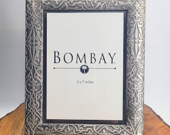Vintage Bombay Company Ornate Pewter Tone Metal Filigree Fleur de Lis 5x7 Frame