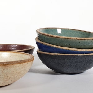 Cuenco de cerámica para salsa, plato de cerámica para baratijas, cuenco para salsa hecho a mano, plato para salsa de soja, cuenco pequeño, minicuenco, regalo hecho a mano, regalo para inauguración de la casa