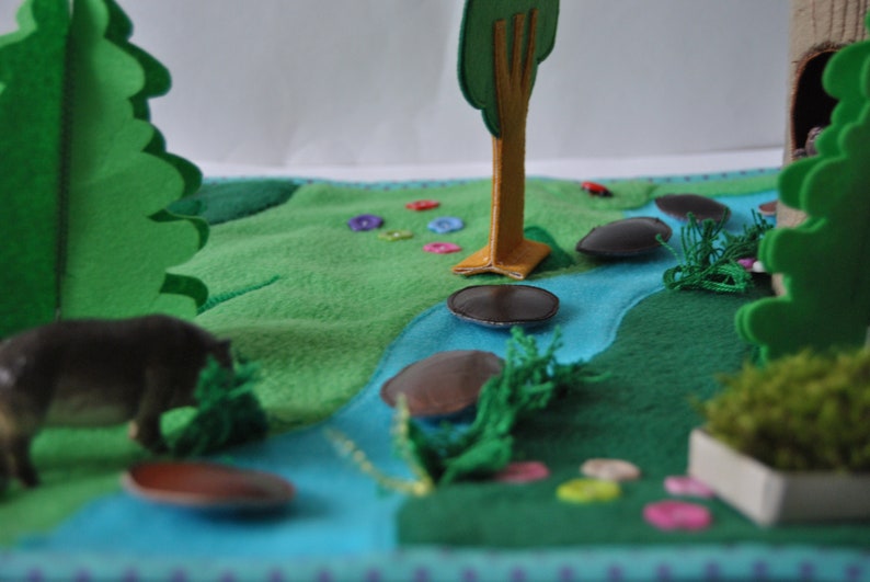 Felt play mat woodland toddler travel game
