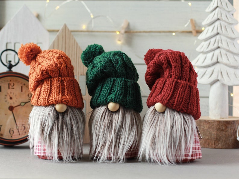 KNITTING PATTERN Skier hat for gnomes and toys, DIY tutorial, pdf file for instant download image 1