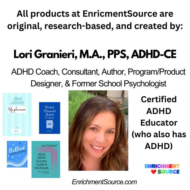 Peut inclure: Lori Granieri, M.A., PPS, ADHD-CE, une &eacute;ducatrice certifi&eacute;e en TDAH, est repr&eacute;sent&eacute;e avec plusieurs de ses produits. Les produits comprennent un agenda de vie bleu et blanc, un agenda &eacute;tudiant bleu, un cahier d'exercices bleu et blanc et un journal de distraction bleu et blanc. Le texte "EnrichmentSource.com" est &eacute;galement visible.