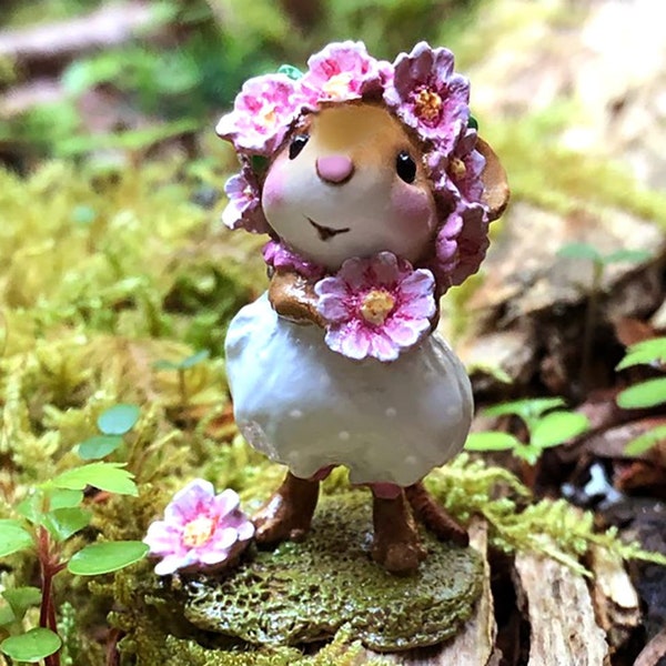 Wee Forest Folk M-396 Daisy Chain in White, Miniature Mouse Figurine