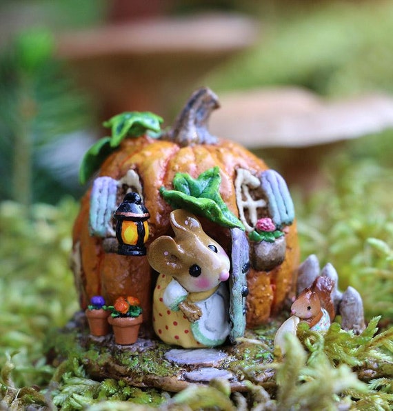 Wee Forest Folk M-619 Wee Pumpkin Bungalow, Miniature Mouse