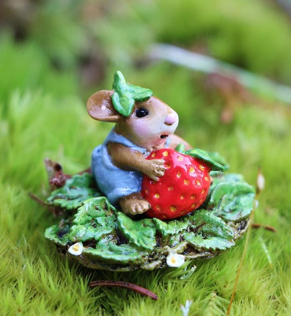 Wee Forest Folk M-638 Pint Sized Picker - Miniature Mouse Figurine