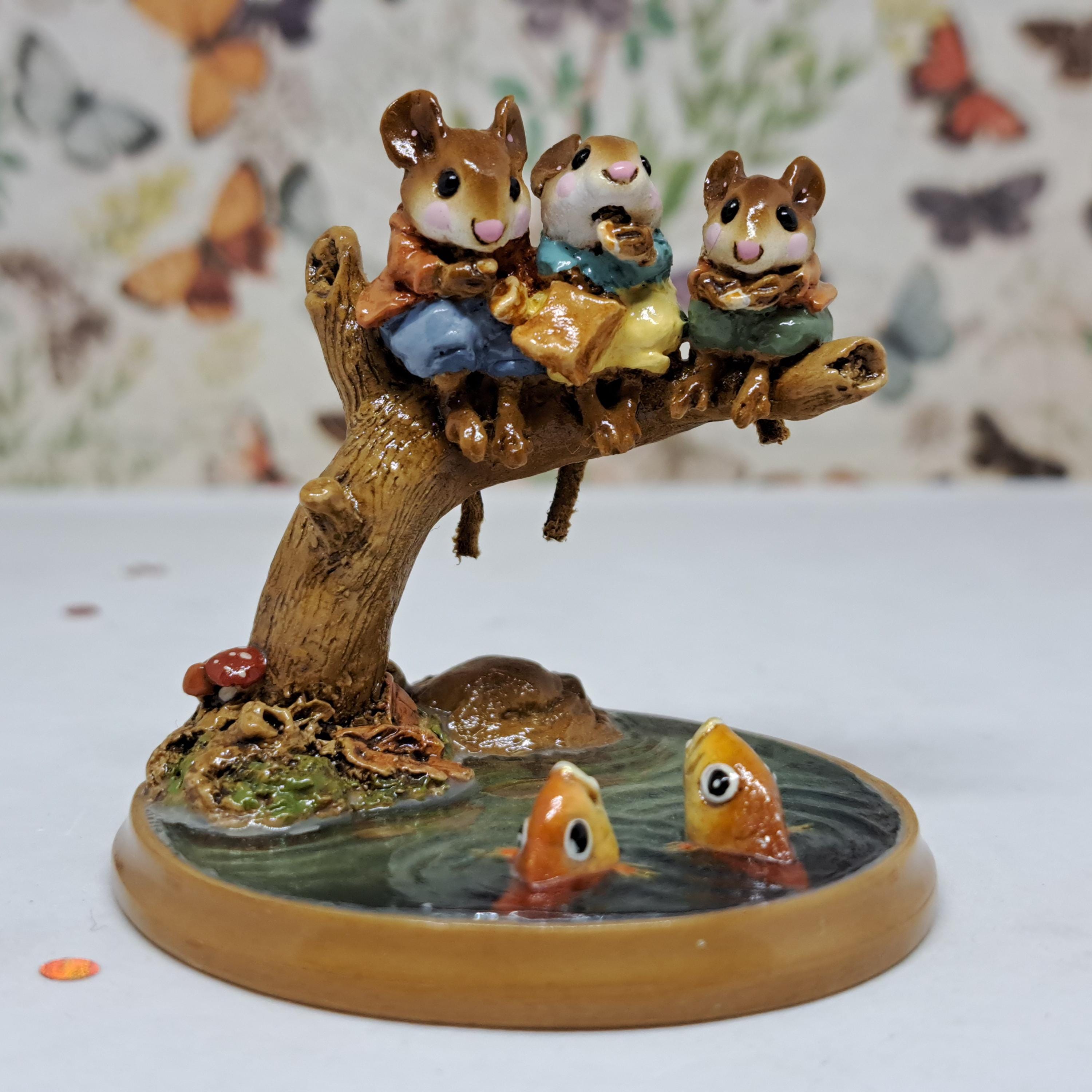 Wee Forest Folk Pond Mice PM-1 Chums Hangin' Out, Retired
