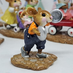 Wee Forest Folk MP-5 Pot Lid Lad, Retired Miniature Mouse Parade Figurine