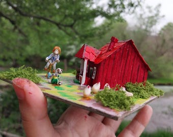 Miniaturowa diorama z czerwonym domkiem/ staruszek/ miniaturowy lis z gliny polimerowej/ prezent na urodziny/ prezent dla dziewczynki