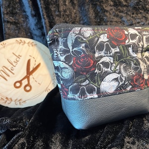 Kleines Täschchen mittel Skull Totenkopf Schädel Rosen  Kosmetiktasche OB Tasche grau schminktasche Kulturtasche mit Kunstleder