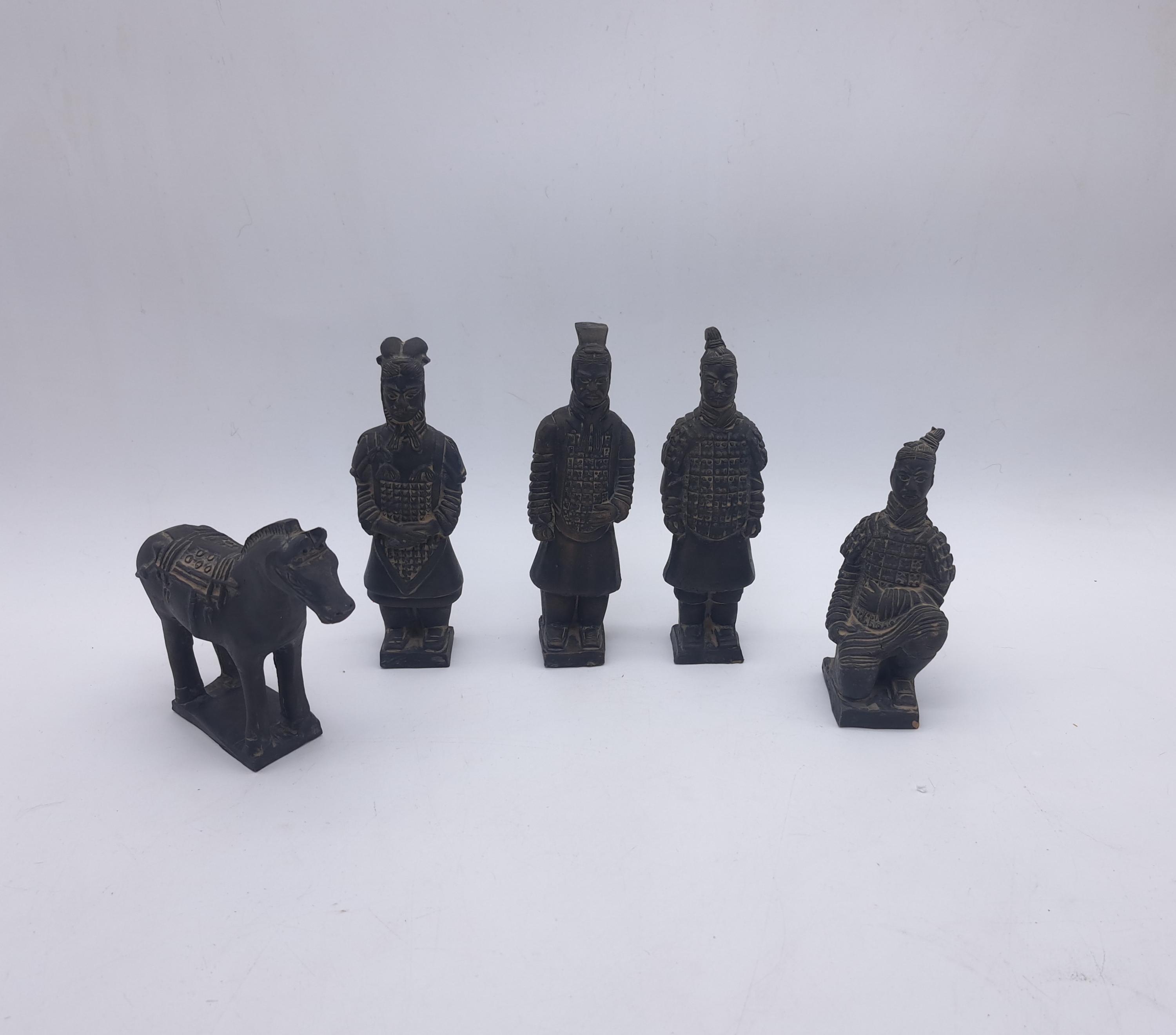 兵馬俑 フィギュア 4体セット 中国 世界遺産 ミニチュア 置物 - メルカリ 中国　兵馬俑　３体セット　レプリカ　立像　フィギュア