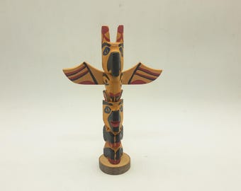 トリンギット族 トーテムポール アラスカ カナダ フォークアート 木彫 銘あり アラスカ 手描きトーテムポールレプリカ木製 高さ6インチ