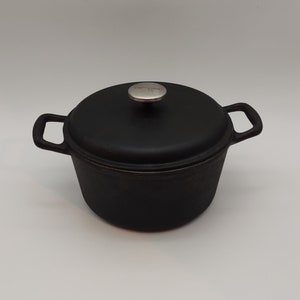 Lagostina Cast Iron Dutch Oven 6 Quarts