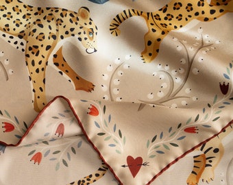 Pañuelo cuadrado grande de pura seda “La novia del tigre” – Café Latte. Impreso exclusivamente por Le Châle Bleu – Francia