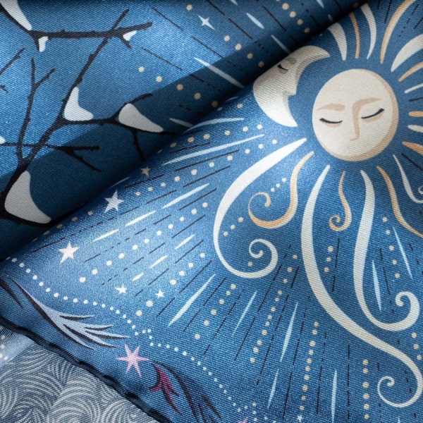 Schal aus reiner Seide „Die vier Schwestern. Winter“, sanftes Blau. Exklusiver magischer Zeichnungsdruck, Le Châle Bleu France. Seidenquadrat, Geschenkbox