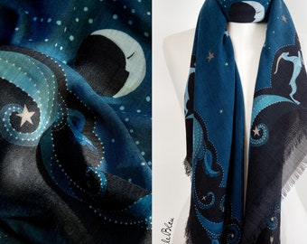 Foulard laine, soie, cachemire "Belle comme la Lune" Bleu Paon. Châle écharpe imprimé étoiles, dessin exclusif céleste Le Châle Bleu, France