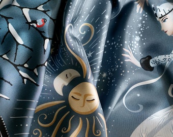 Grand foulard carré en soie "Les Quatre Sœurs. L’Hiver", Gris. Imprimé Reine Hiver, Lune, Soleil : dessin exclusif par Le Châle Bleu, France