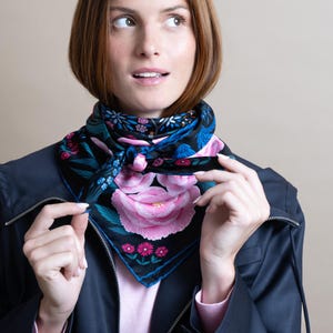 Foulard Carré Vintage En Soie 100% - 44x45 Cm, Bleu Et Rose, Tour De Cou - Très Bon état