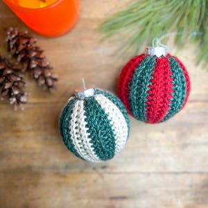 Patroon gehaakte snoepstreep kerstbal: kerstornament (pdf-patroon)