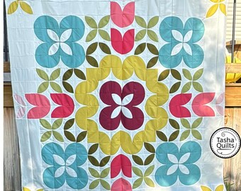 Modern Quilt Pattern PDF, Curved Floral Quilt, Geometric Design – Petals Crossing