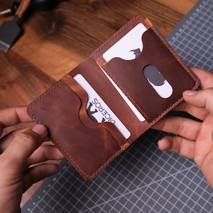 Portefeuille cadeau de Noël personnalisé, portefeuille minimaliste pour petit ami, cadeau pour lui, porte-cartes personnalisé, portefeuille à deux volets marron,