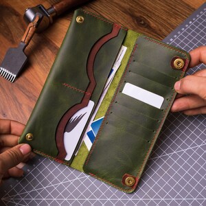 Women’s Green Leather Large Clutch Wallet, Bifold Wallet  Gift for Her, Long Card Holder For Man, Personalized Leather Wallet For Him