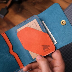 Cartera de bolsillo frontal, regalo para hombres, billetera plegable minimalista, regalo personalizado del día de San Valentín, billetera naranja activa, billetera de cuero hecha a mano imagen 2