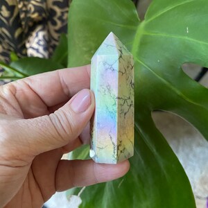Aura Howlite Tower
