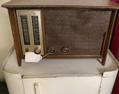 Vintage Zenith Am FM Tube Type Table Radio Model N731. Works.