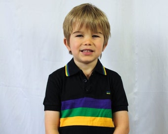 Polo de manga corta unisex Mardi Gras con rayas en el pecho negro para niños pequeños