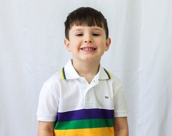 Polo de manga corta unisex Mardi Gras con rayas en el pecho blanco para niños pequeños