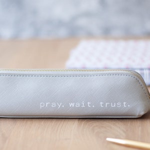 astuccio | Trousse per cosmetici con scritta cristiana | incoraggiamento | colori diversi | Idea regalo per gli studenti per Pasqua