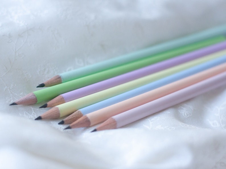Personalisierter Bleistift zur Einschulung Bleistift mit Name graviert Mitgebsel für Kindergeburtstag viele tolle Farben zur Wahl Bild 5