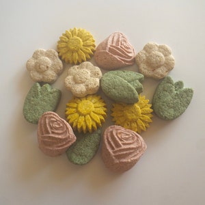 Easter Spring Flowers | Bunny Treats | Banana and Lavender Treat for Rabbits, Guinea Pigs, Hamsters, and any Small Pet | Small Pet Treat