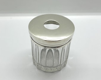 Vaso da toeletta antico in vetro massiccio con coperchio in argento - vetro scanalato/a coste e coperchio in argento liscio