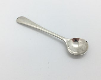 Petite cuillère à sel/épice antique en argent sterling des années 1920 dans le modèle vieil anglais