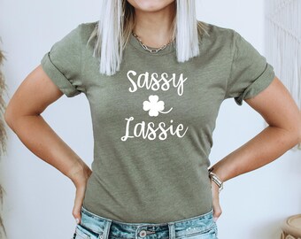Freches Lassie-Shirt, irisches grafisches T-Shirt, St Patrick's Day Shirt, Kleeblatt-Shirt, St. Patty's Day Shirt, lustiges St Patrick's Day T-Shirt, Lucky Irish