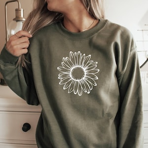 Daisy Sweatshirt, Daisy Women's Crewneck, Wildflower Shirt, Boho Graphic, Floral TShirt, Sweatshirt Active, Gift for Her image 1