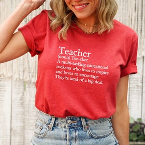先生用シャツ、先生への贈り物、先生への感謝の贈り物、先生の定義Tシャツ、教育グラフィックTシャツ、かわいい先生の新学期Tシャツ