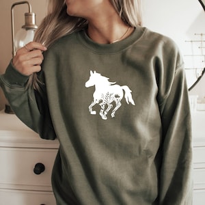 Horse Shirts for Women, Floral Horse Crewneck Sweatshirt, Horse Lover Gift, Boho Horse TShirt, Equestrian Rodeo Horse T-Shirt, Gift for Her