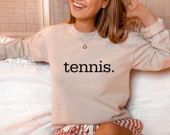Tennis Sweatshirt, Tennis Mom Rundhals, Tennis Mom Shirt, Tennis Fan, Tennis Saison T-Shirt, Tennis Match Shirt, Tennis Mom Geschenk, Tennis Dad