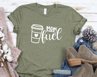 Mamma Bränsleskjorta | Fueled by Coffee | Rolig kaffeskjorta | Mamma Kaffeskjorta | Kaffeälskare Tee | Koffeinskjorta | Koffeinberoende Tee