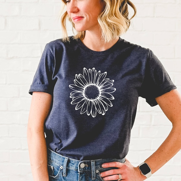 Daisy Shirt, Daisy Women's Graphic Tee, Wildflower T-Shirt, Boho Floral, Gift for Her, Spring Tops and Shirts