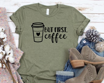 Aber der erste Kaffee Tee | Kaffee-Liebhaber-Shirt | Lustiges Kaffee-Shirt | Koffein-Shirt | Frauen Kaffee-Shirt | Koffein-Abhängigkeits-T-Stück | Mama Leben