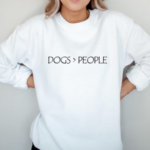 Psy > Ludzie Bluza, Psy są większe niż ludzie, Miłośnik psów Bluza z kapturem, Pies ze schroniska, Koszulka dla mamy psa, Mama psa, Bluza z kapturem dla mamy futra, Prezent