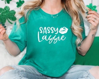 Freches Lassie-Shirt, irisches Lippengrafik-T-Shirt, St Patrick's Day Shirt, Kleeblatt-Shirt, St. Patty's Day, lustiges St Patrick's Day T-Shirt, Lucky Kiss Me