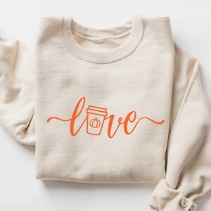 Love Pumpkin Spice Sweatshirt: Latte Lover Mysig Höst Crewneck, PSL Kaffetröja