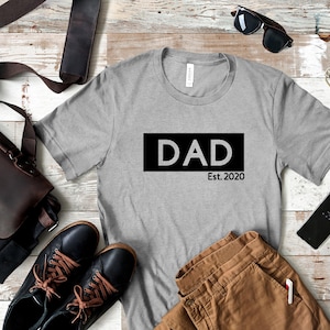 Dad Est 2023 Shirt, Dad Graphic Tee, New Dad Shirt, Personalized Gift for Dad, Father&#39;s Day Gift, Gift From Wife at Hospital, Best Daddy Tee