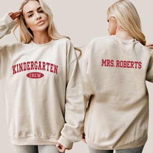 Kindergarten Crew Sweatshirt, personalisierte Kindergärtnerin Shirt, Kindergarten Crewneck, Lehrer Wertschätzung Geschenk, Back to School Shirt