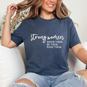 Camiseta "Mujeres Fuertes", "Conócelas, Sé Ellas, Críalas", "Empoderamiento Femenino", "Feminista", "Marcha de las Mujeres", "Entrenamiento para Mujeres Fuertes" imagen 8